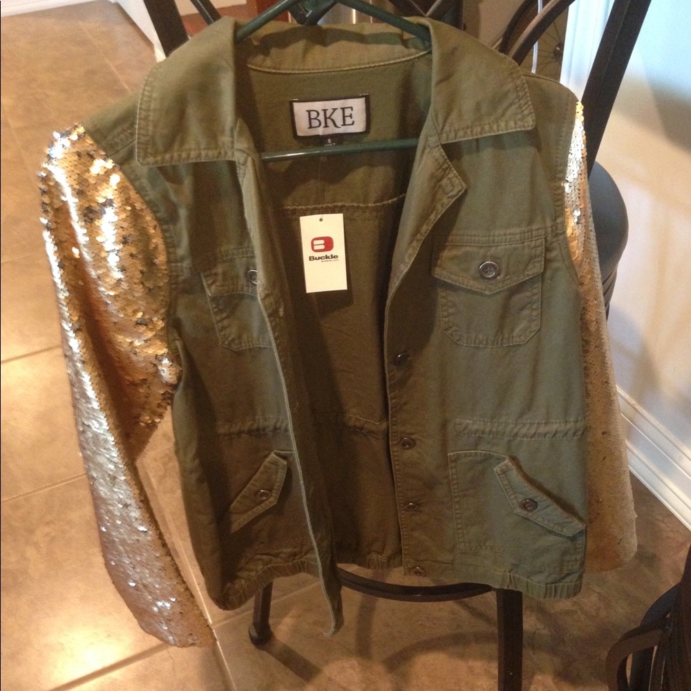 buckle jacket